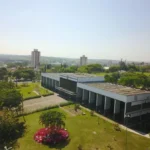 Vista superior lateral da prefeitura de nova odessa