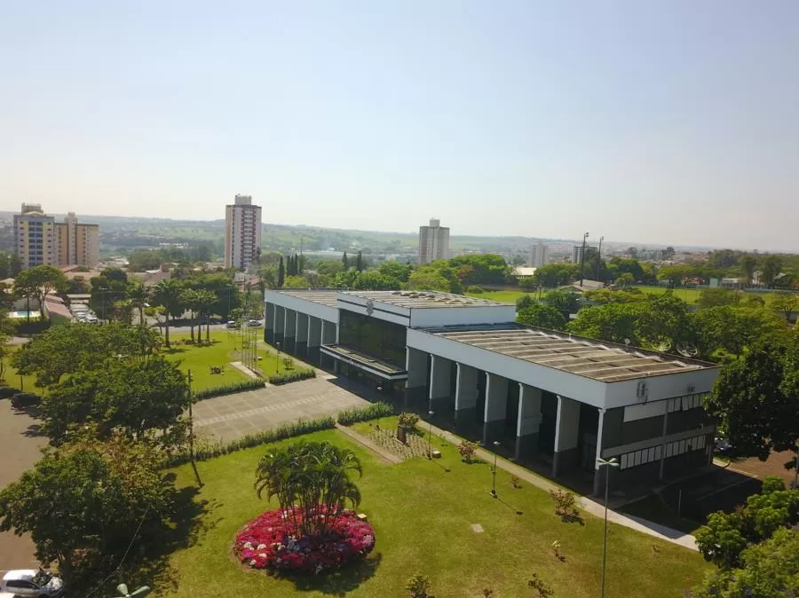 Vista superior lateral da prefeitura de nova odessa