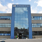 Imagem da fachada de um dos prédios da UNIFESP, ideal para ilustrar a notícia sobre o concurso público.